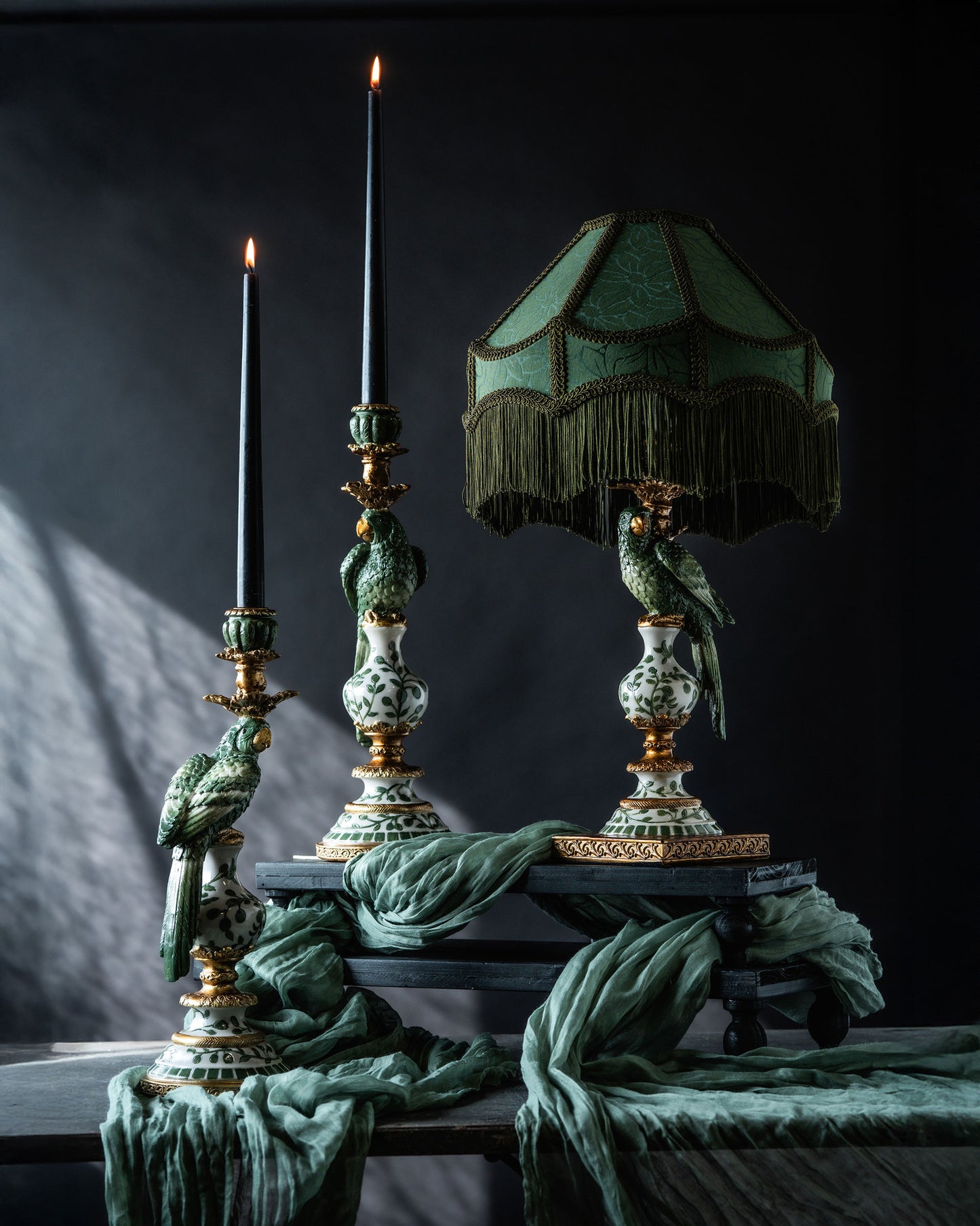 A lot Lampfot Papegoja