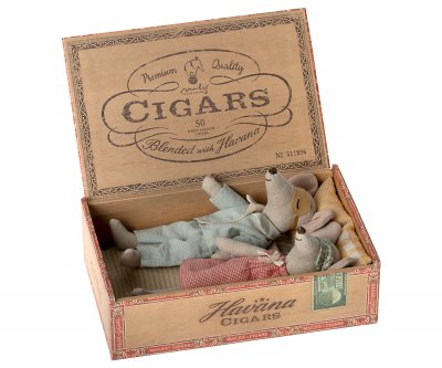 Maileg Mum & Dad in cigarbox