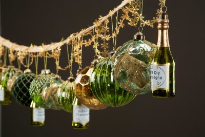 A lot Champagne flaska