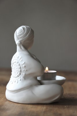 Majas Ljuslykta "Curvy Yoga" vit