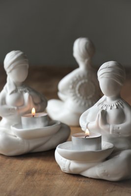 Majas Ljuslykta "Curvy Yoga" vit