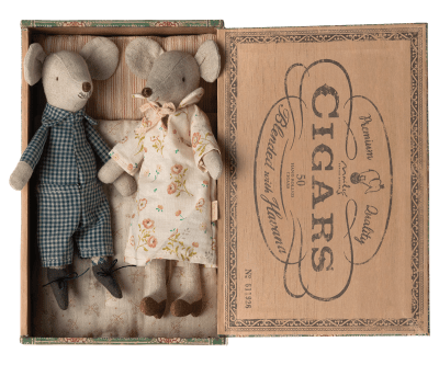 Maileg Grandma & Grandma in cigarbox