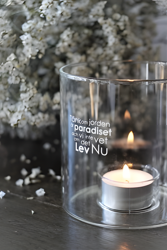 Köp Majas Glaslykta "Tänk om jorden är paradiset..." – Unik produkt från Taavola Gården