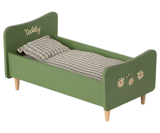 Köp Maileg Träsäng Dusty green - Teddy dad – Unik produkt från Taavola Gården