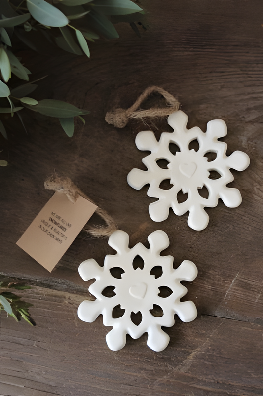 Köp Majas Hanging Snowflake – Unik produkt från Taavola Gården