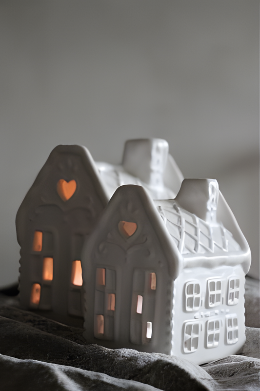 Köp Majas Gingerhouse ljuslykta vit – Unik produkt från Taavola Gården