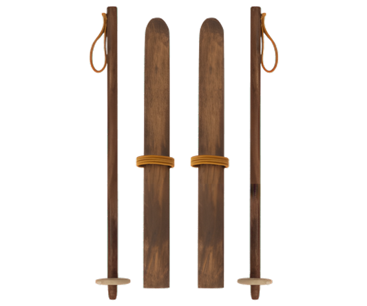 Köp Maileg Ski and poles - Mum & Dad – Unik produkt från Taavola Gården