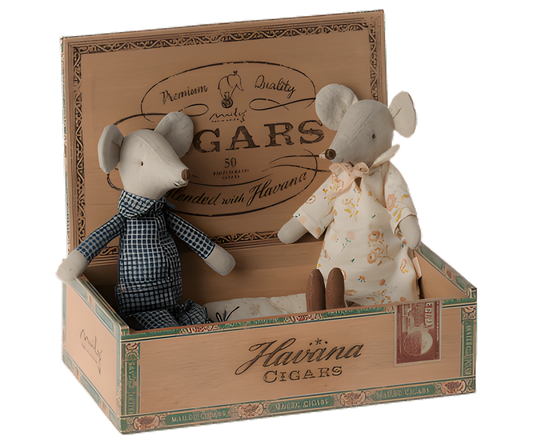 Köp Maileg Grandma & Grandma in cigarbox – Unik produkt från Taavola Gården