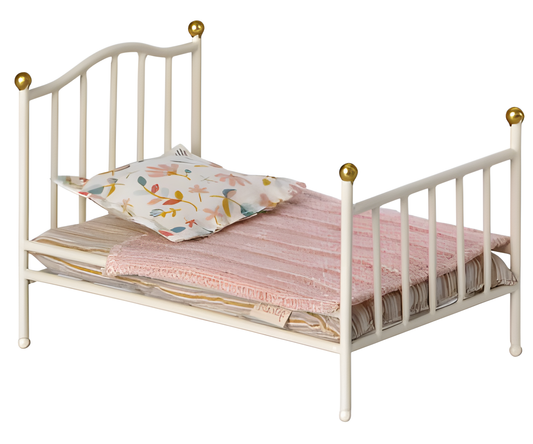Köp Maileg Vintage bed Mouse - Off white – Unik produkt från Taavola Gården